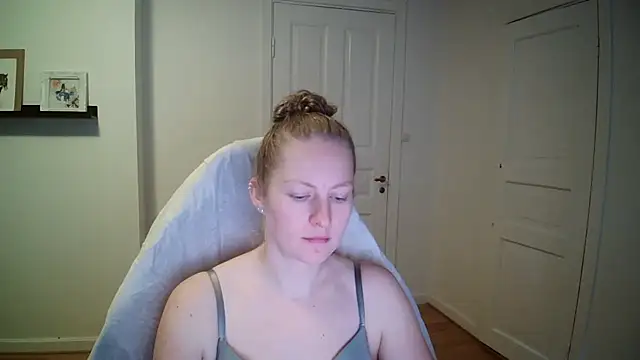 Snapshot of Girlnina-1995 chatting on 6, 11, 2025 Girlnina-1995 online show from 6, 11, 2025