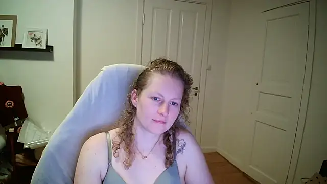 Girlnina-1995 online show from 18, 3, 2026