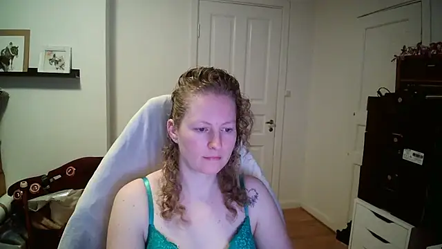 Girlnina-1995 online show from 9, 2, 2026