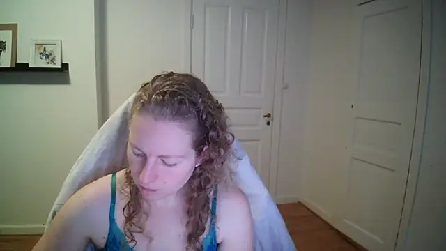 Snapshot of Girlnina-1995 chatting on 4, 11, 2025 Girlnina-1995 online show from 4, 11, 2025