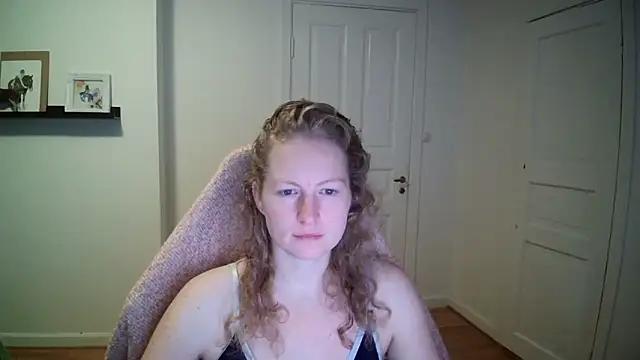 Snapshot of Girlnina-1995 chatting on 8, 10, 2025 Girlnina-1995 online show from 8, 10, 2025