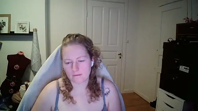 Girlnina-1995 online show from 8, 1, 2026