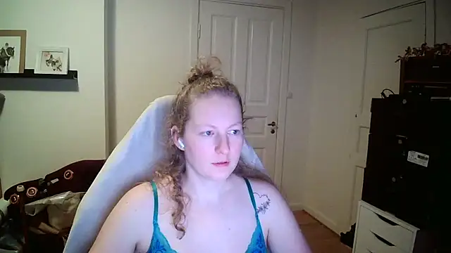 Girlnina-1995 online show from 2, 2, 2026