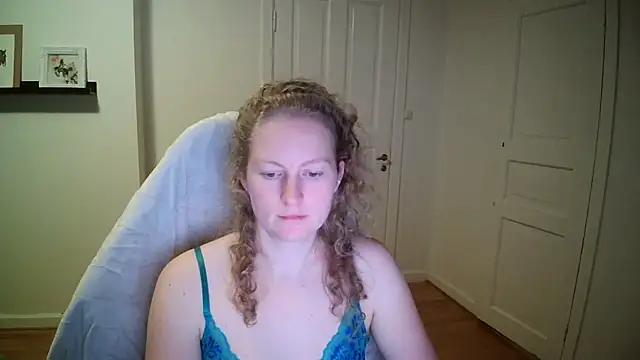 Snapshot of Girlnina-1995 chatting on 4, 11, 2025 Girlnina-1995 online show from 4, 11, 2025