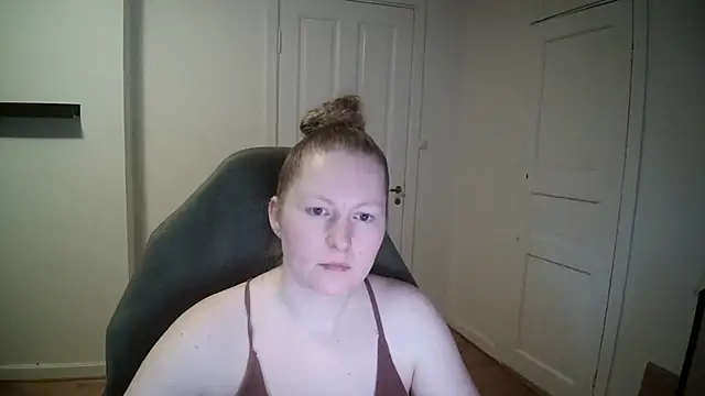 Girlnina-1995 online show from 13, 2, 2025