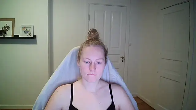 Snapshot of Girlnina-1995 chatting on 21, 10, 2025 Girlnina-1995 online show from 21, 10, 2025