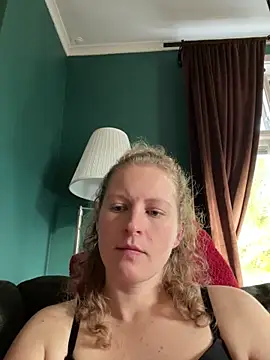 Snapshot of Girlnina-1995 chatting on 23, 10, 2025 Girlnina-1995 online show from 23, 10, 2025