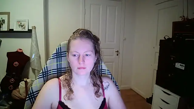 Girlnina-1995 online show from 14, 1, 2026