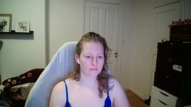 Girlnina-1995 online show from 10, 2, 2026