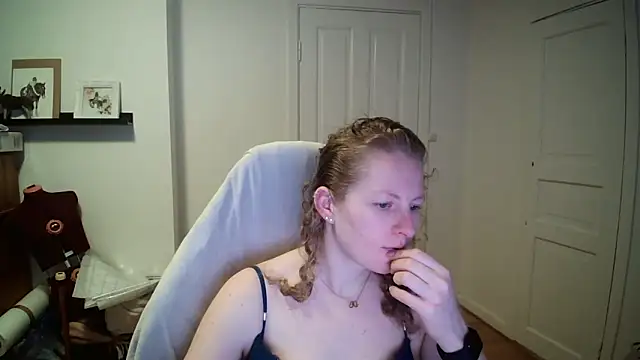 Girlnina-1995 online show from 4, 3, 2026