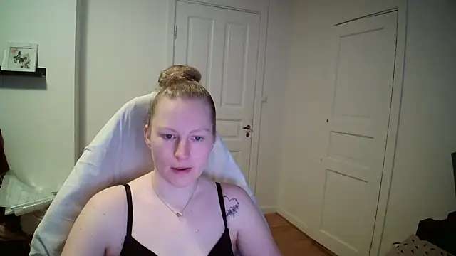 Girlnina-1995 online show from 5, 3, 2026