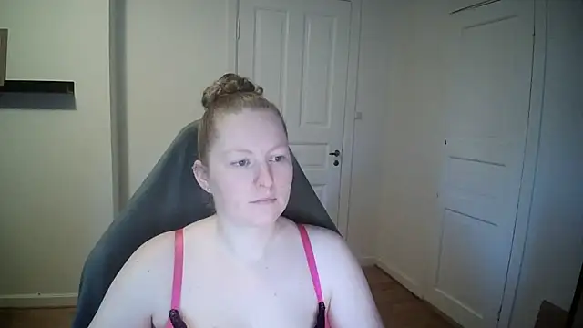 Girlnina-1995 online show from 6, 2, 2025