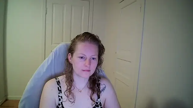 Girlnina-1995 online show from 31, 3, 2026