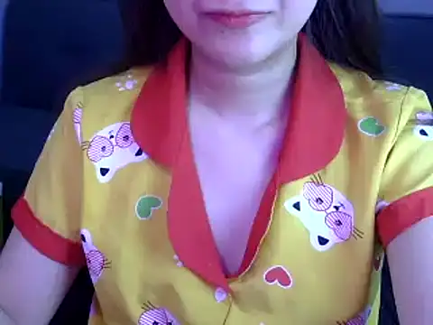 Snapshot of Bee_2k chatting on 12, 5, 2026 Bee 2k online show from 12, 5, 2026