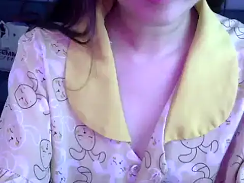 Snapshot of Bee_2k chatting on 3, 7, 2026 Bee 2k online show from 3, 7, 2026
