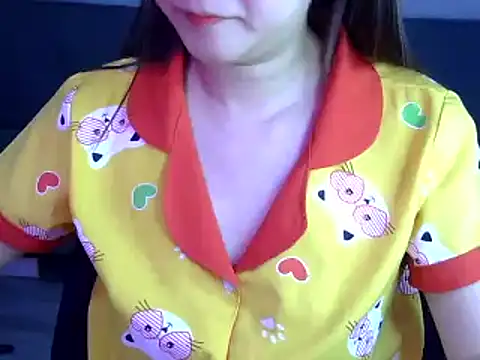 Snapshot of Bee_2k chatting on 12, 11, 2025 Bee 2k online show from 12, 11, 2025