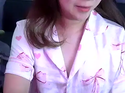 Snapshot of Bee_2k chatting on 2, 6, 2026 Bee 2k online show from 2, 6, 2026