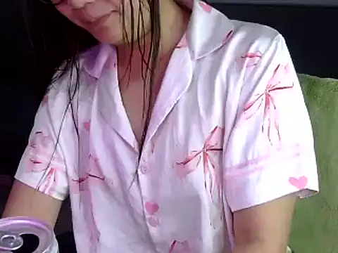 Snapshot of Bee_2k chatting on 31, 10, 2025 Bee 2k online show from 31, 10, 2025