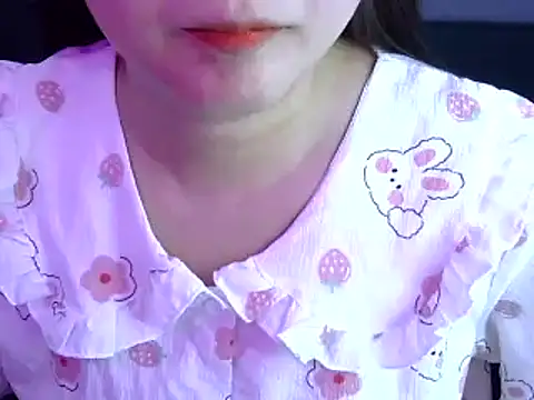 Snapshot of Bee_2k chatting on 11, 11, 2025 Bee 2k online show from 11, 11, 2025