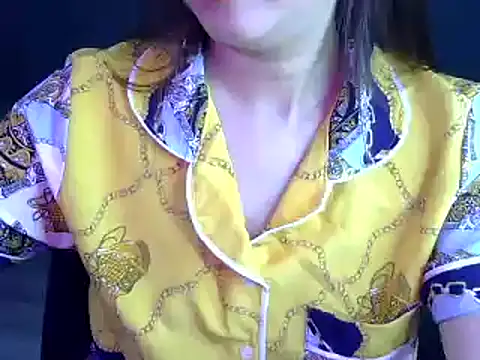 Snapshot of Bee_2k chatting on 4, 11, 2025 Bee 2k online show from 4, 11, 2025