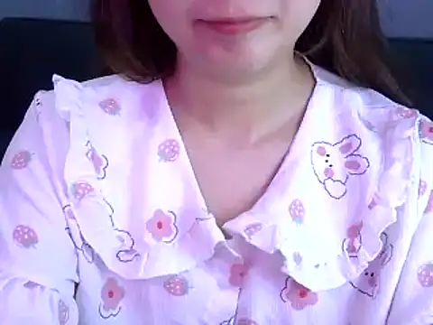 Snapshot of Bee_2k chatting on 18, 5, 2026 Bee 2k online show from 18, 5, 2026