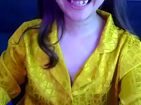 Snapshot of Bee_2k chatting on 8, 5, 2026 Bee 2k online show from 8, 5, 2026