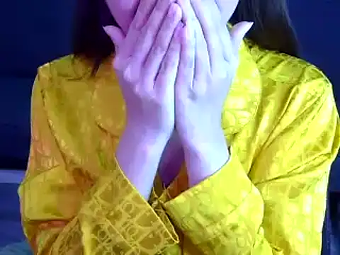 Snapshot of Bee_2k chatting on 15, 11, 2025 Bee 2k online show from 15, 11, 2025