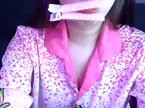 Snapshot of Bee_2k chatting on 10, 11, 2025 Bee 2k online show from 10, 11, 2025