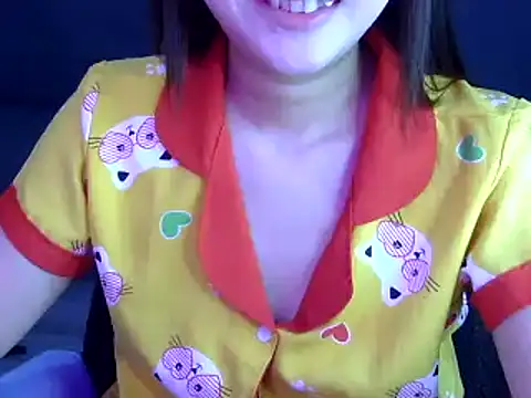 Snapshot of Bee_2k chatting on 24, 10, 2025 Bee 2k online show from 24, 10, 2025