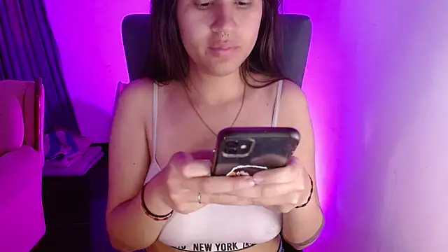 Snapshot of dominica-3 chatting on 4, 12, 2025 dominica-3 online show from 4, 12, 2025