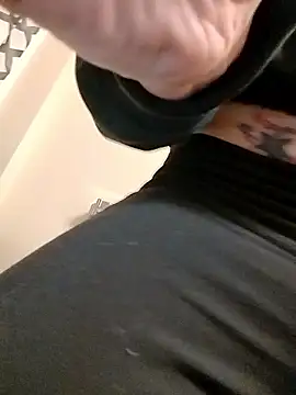 eatmeplease44 online show from 10, 1, 2026