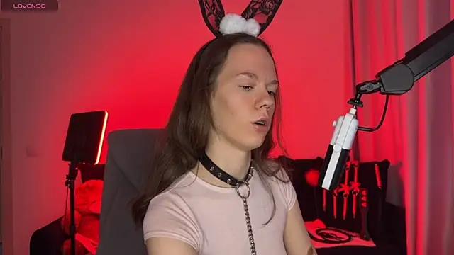 DivineBite online show from 6, 10, 2025