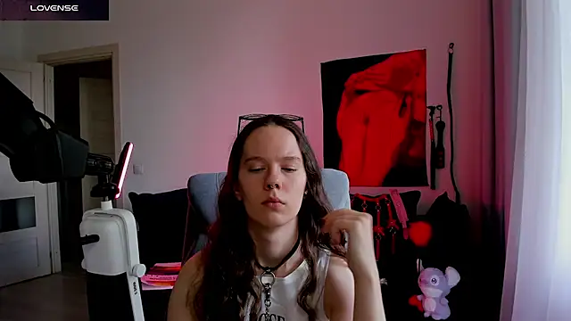 Snapshot of DivineBite chatting on 9, 7, 2026 DivineBite online show from 9, 7, 2026