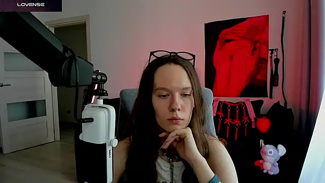 Snapshot of DivineBite chatting on 8, 7, 2026 DivineBite online show from 8, 7, 2026