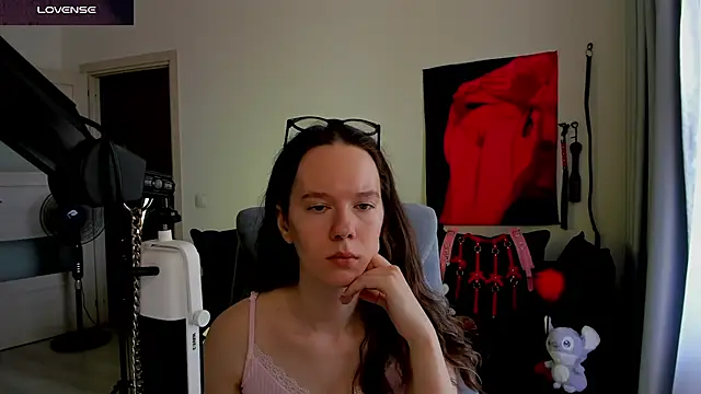 Snapshot of DivineBite chatting on 10, 7, 2026 DivineBite online show from 10, 7, 2026