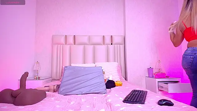  carolina fox online show from 11, 11, 2025