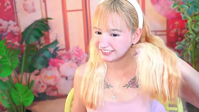 Snapshot of Pinkie_Princes chatting on 8, 11, 2025 Pinkie Princes online show from 8, 11, 2025