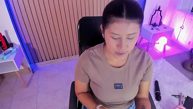 Karlagonzales  online show from 20, 6, 2026