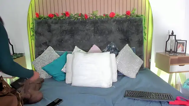 Karlagonzales  online show from 13, 3, 2026