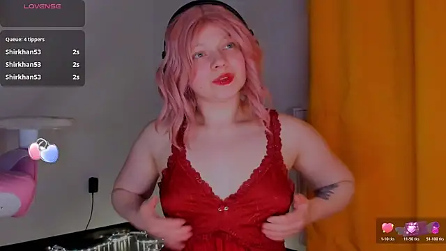 Snapshot of SueNiceeeee chatting on 11, 6, 2026 SueNiceeeee online show from 11, 6, 2026