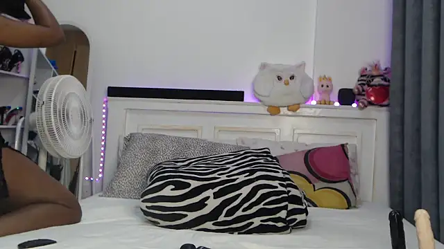 Snapshot of peeky_pinky chatting on 3, 10, 2025 peeky pinky online show from 3, 10, 2025