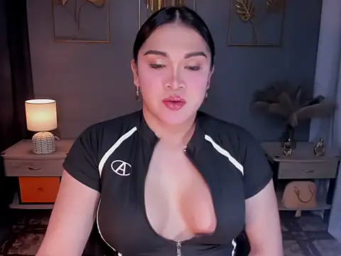 MaxeneCullens online show from 28, 10, 2025