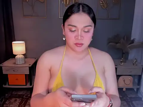 MaxeneCullens online show from 12, 10, 2025