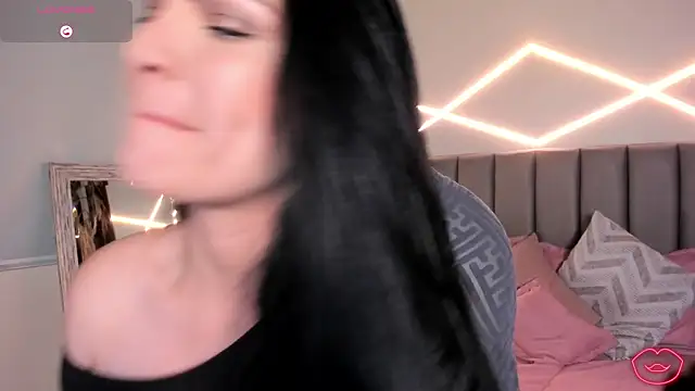 Snapshot of Veronicalanx1 chatting on 2, 6, 2026 Veronicalanx1 online show from 2, 6, 2026