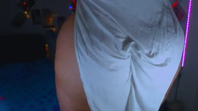 Snapshot of sweet_vanessa_22 chatting on 2, 10, 2025 sweet vanessa 22 online show from 2, 10, 2025