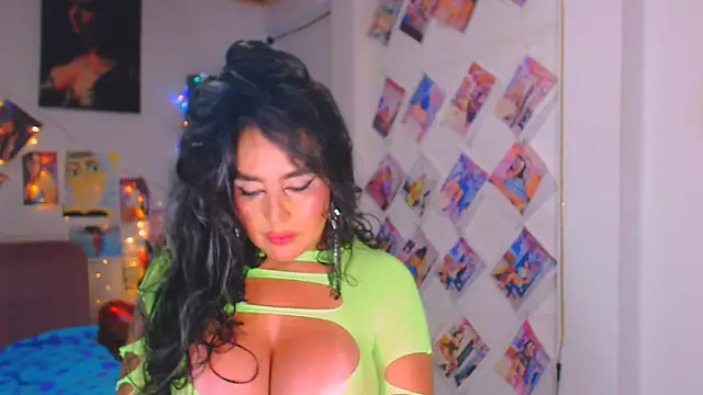 Snapshot of sweet_vanessa_22 chatting on 25, 5, 2026 sweet vanessa 22 online show from 25, 5, 2026