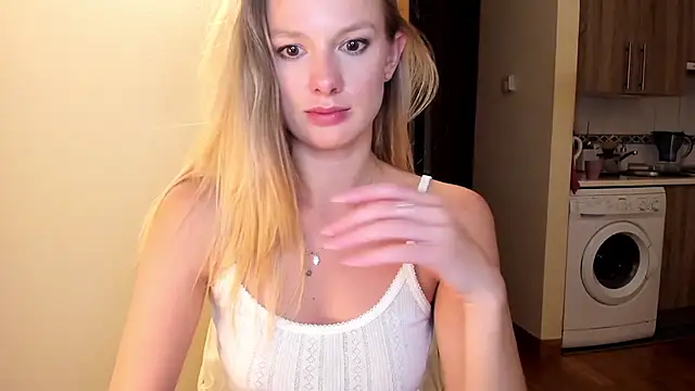 Snapshot of Annloveyou chatting on 18, 11, 2025 Annloveyou online show from 18, 11, 2025