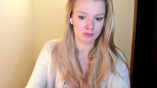 Snapshot of Annloveyou chatting on 18, 12, 2024 Annloveyou online show from 18, 12, 2024