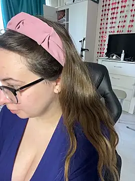 DienkaGreen online show from 10, 4, 2026