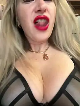 Snapshot of Kittenforyou chatting on 5, 5, 2026 Kittenforyou online show from 5, 5, 2026